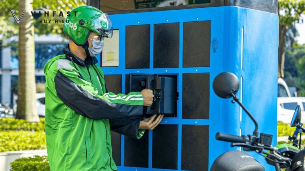 Chính sách thuê và đổi pin xe máy điện VinFast 2026 với các dòng Viper, Evo và Feliz II