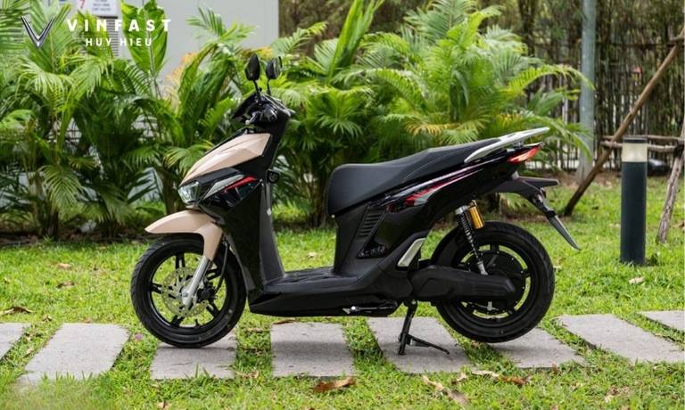 Xe máy điện VinFast Viper thiết kế thể thao nhìn ngang