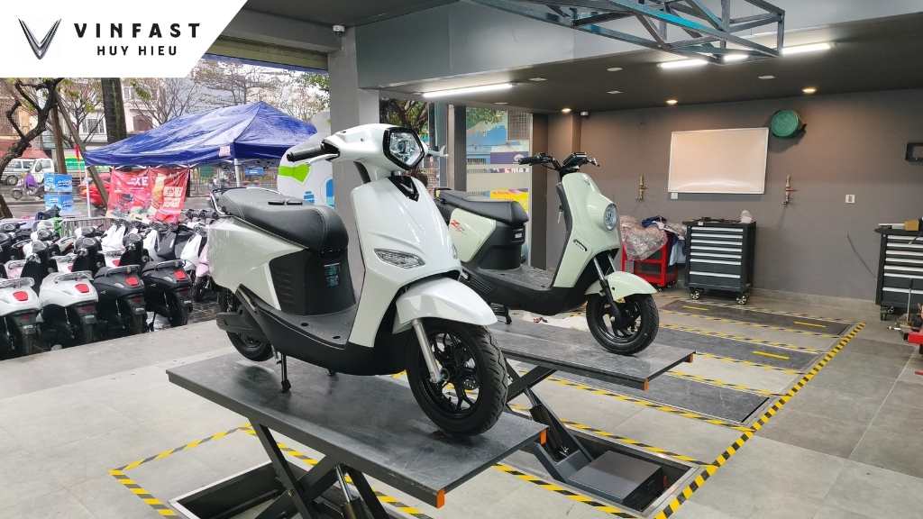 lắng nghe tận tâm - Nâng tầm trải nghiệm cùng VinFast. Xưởng dịch vụ xe máy điện.