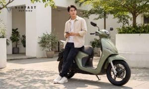 Hình ảnh VinFast Feliz 2025 với thiết kế hiện đại, yên rộng và kiểu dáng thanh lịch phù hợp cho người đi làm và di chuyển trong đô thị.