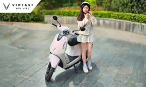 Học sinh sử dụng xe điện cho học sinh đi học