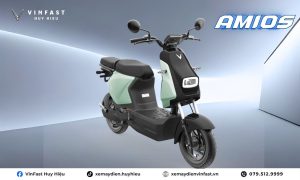 Xe máy điện VinFast Amio S nhỏ gọn có bàn đạp.