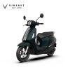 VinFast Evo Grand II màu Xanh Cẩm Thạch nhìn từ phía trước